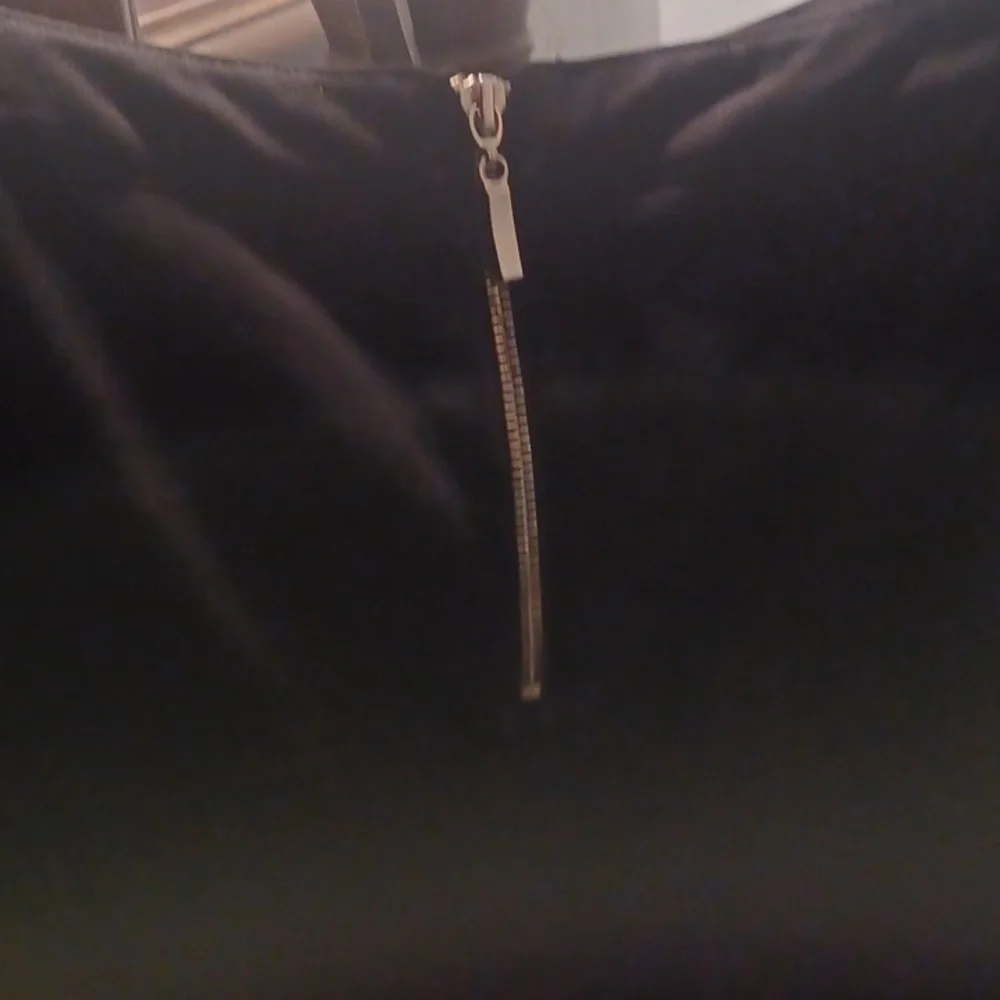 LARRY LEVINE SIZE 8 BLACK SKIRR